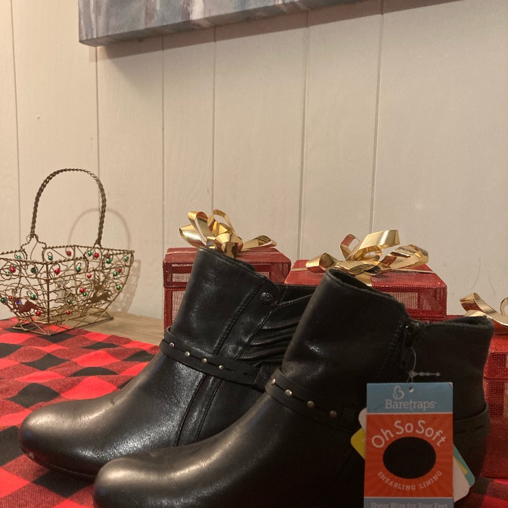 Baretraps Booties…size 7M